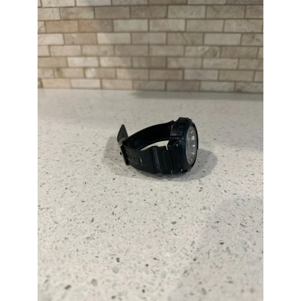 Casio MCW200H-2AV,‎ Men's Chronograph Watch